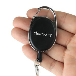 Unser Zipper ist der Karabiner mit einziehbarem Schlüsselanhänger. "Zip" ist die smarte Art, den Kontakt mit Keimen zu vermeiden.